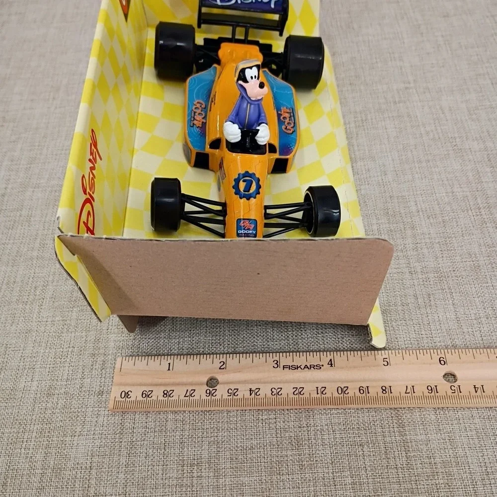Bburago 1:24 Diecast Disney Formula Goofy Racing Car Burago Read